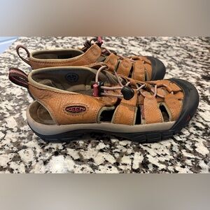Keen Women's Newport H2 Leather Trail Sandals
